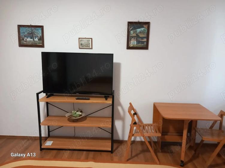 Dau spre inchiriere garsoniera renovata, in zona f buna, bloc civilizat - 1