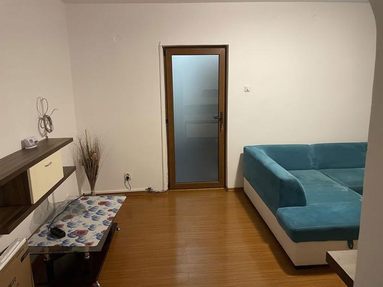 Inchiriez apartament ,in micro 9 - 5