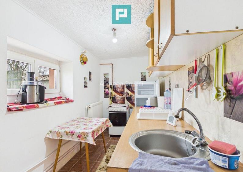 Casa de vanzare la grani?a