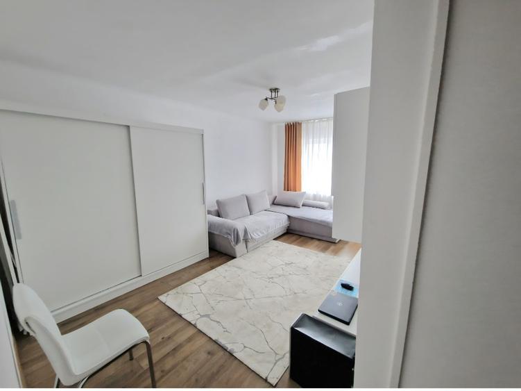 VAND APARTAMENT DOUA CAMERE, DECOMANDAT, ETAJ 1, RENOVAT, MOBILAT - 1
