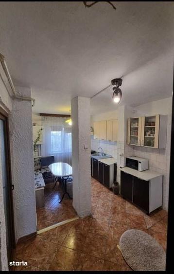 Apartament cu 3 camere decomandat în Lăpuș Argeș