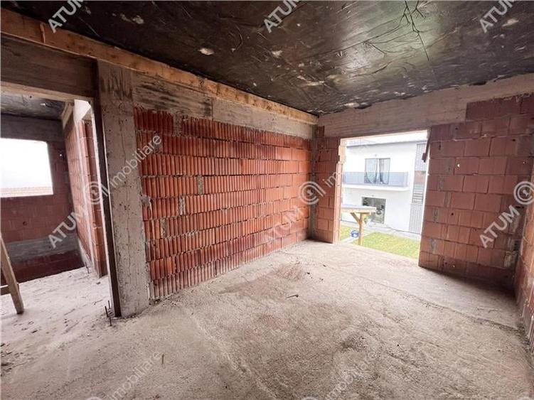 Casa cu 4 camere 2 bai si teren de 230 mp Selimbar - 9