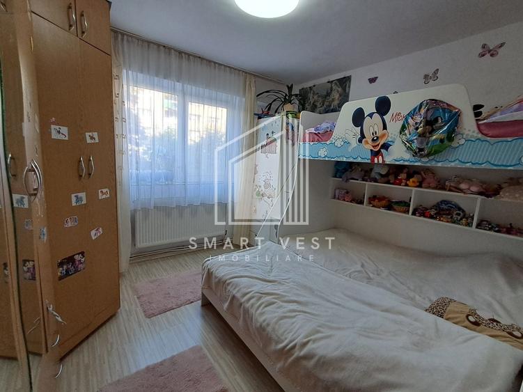 Apartament cu 3 camere semidecomandat, mobilat în Micro 16