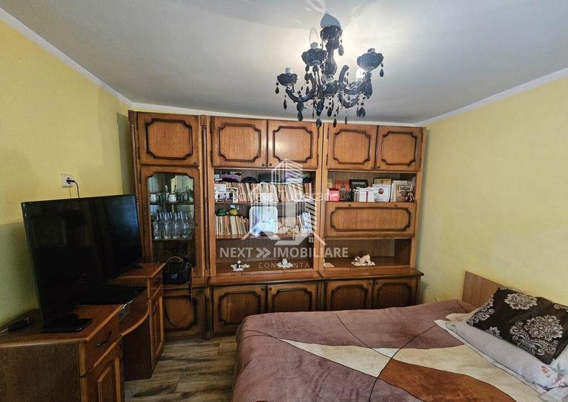 Casa 4 camere cu 2 intrari, garaj ?i teren 1751mp C...
