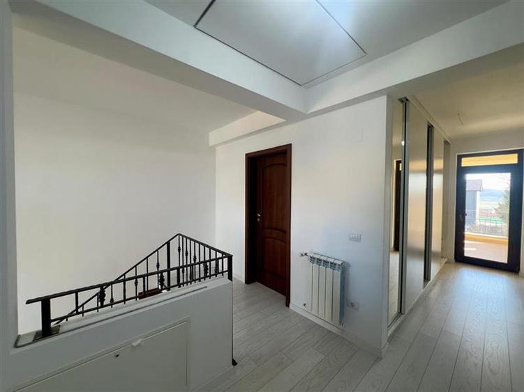 Vilă elegantă individuală în Valea Lupului  5 camere - 29