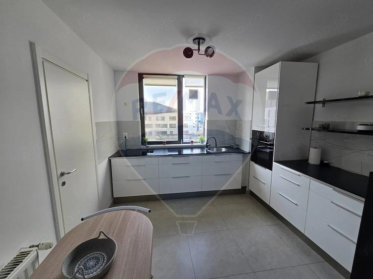 Apartament cu 5 camere decomandat în Herăstrău