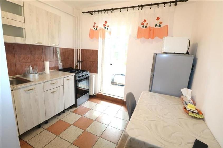 Apartament 3 camere, decomandat, centrala proprie, zona Girocului - 1