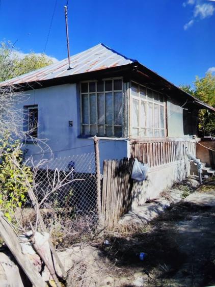 Vand casa batraneasca, in sat Baroiu,comuna Tetoiu - 1
