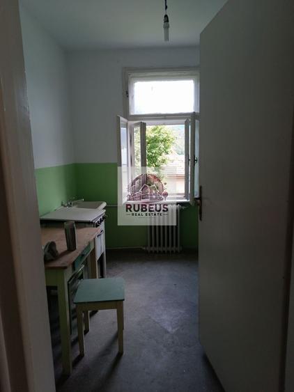 Casă cu 6 camere cu Canalizare în Sud