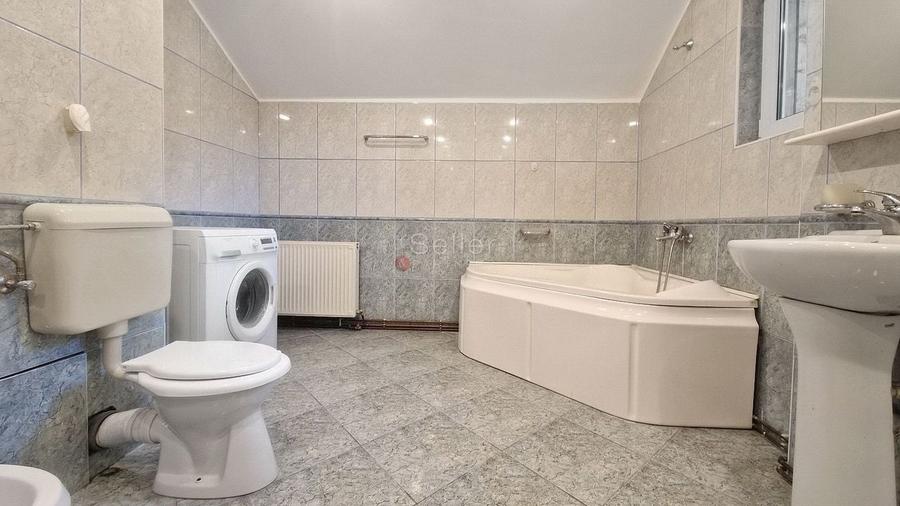De vanzare apartament cu 3 camere central. - 8