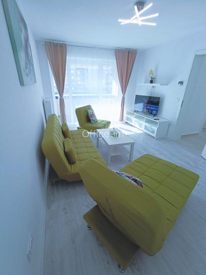 Mall Coresi - apartament 2 camere decomandat - boxă - loc parcare