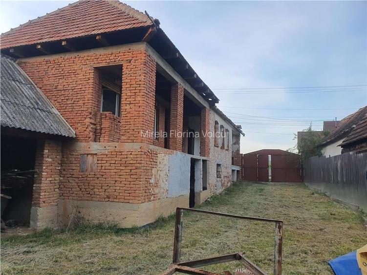 Casa individuala cu D+P la rosu si teren 350 mp in Sacel(15km Sibiu)