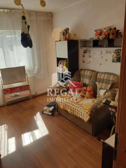 Apartament cu 3 camere de vanzare. Zona Micro 5 - 7