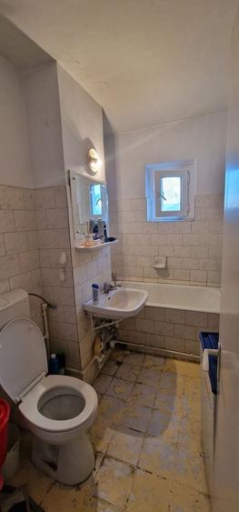 Doua camere decomandate, etajul 1. - 13