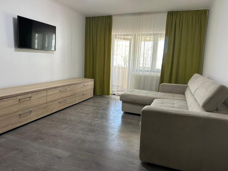 Apartament trei camere, in spatele liceului Economic - 1