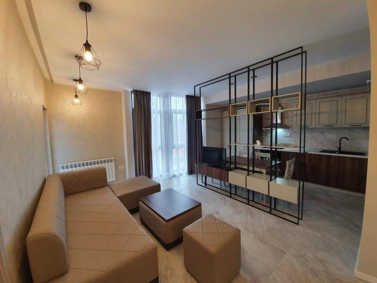 Apartament de LUX cu 3 cam 80 mp in Bloc cu Lift - Parcare Privata - Termen Lung - 1