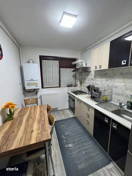 Vind apartament 2 camere,semidecomandat,et.1 din 4,renovat complet - 1