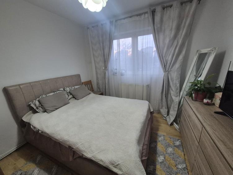 Vand apartament 3 camere semidecomandat - 1