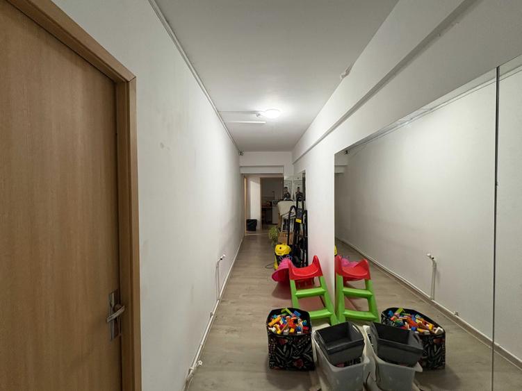 Spațiu comercial, de 300 mp, în Cug