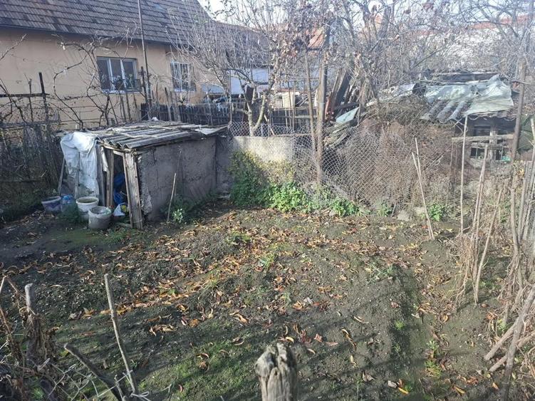 Garsoniera Centru Stradal Toate Utilitatile Bucatarie Separata Pivnita Parcare 2 parcele de gradina - 1