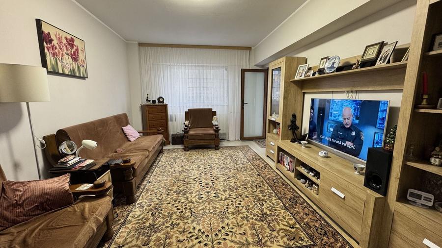 Casă de Cultură apartament decomandat 4 camere - 1