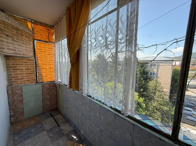 Apartament 2 camere, zona Aleea Pacii - 11