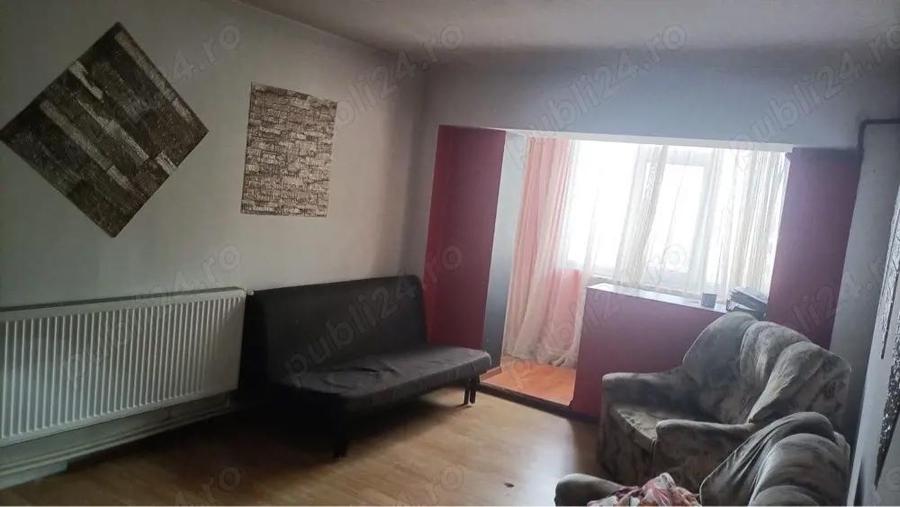 vind apartamet 3 camere centru Panciu - 1