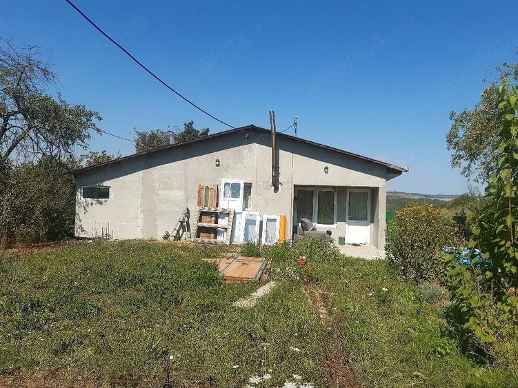 Casă cu 2 camere cu Teren 5 Mp în Zegujani