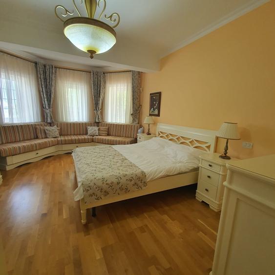 Casă cu 8 camere cu Piscina în Central