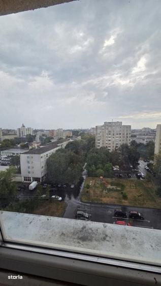 Apartament cu 4 camere decomandat în Micro 15