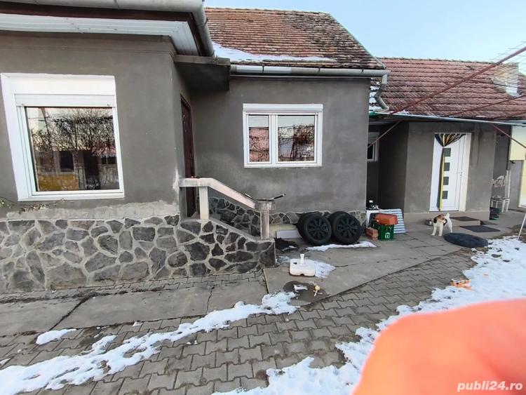 Casa familiala spatioasa din caramida de vanzare in Secuieni, cu acte curate! - 2