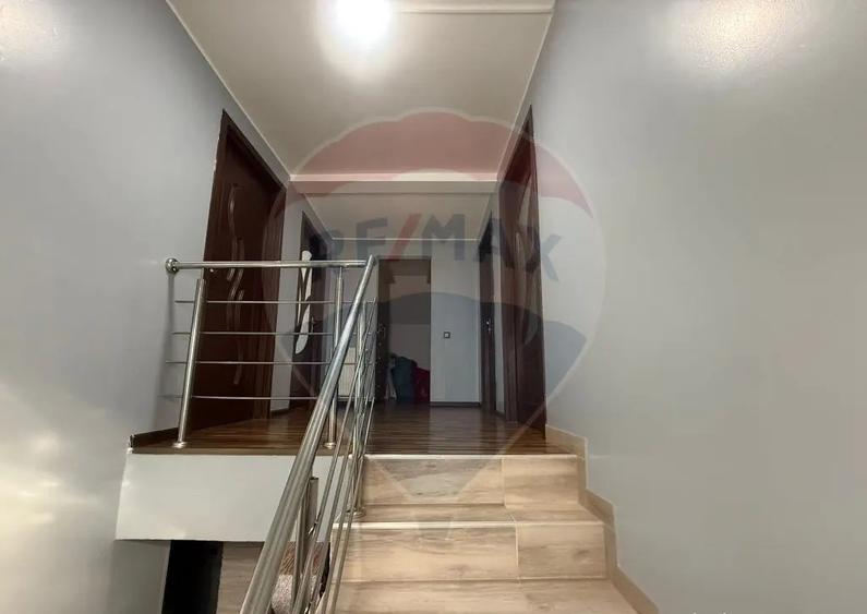 Casa / Vila cu 5 camere de vanzare - 8