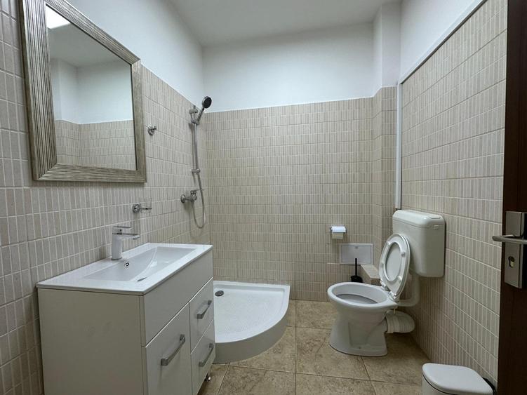 Birou de închiriat – etajul 3, într-o clădire modernă de birouri, cu acces strad - 8