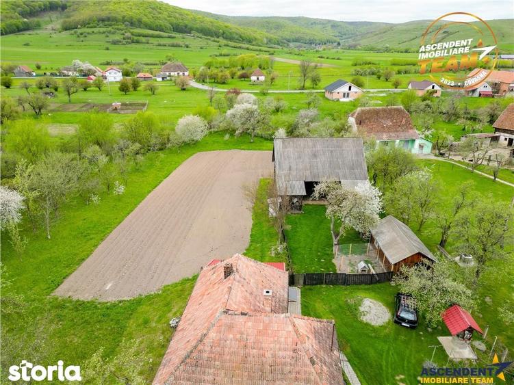Casa cu farmec rustic + teren privat de 3.315 mp, Borosneul Mic, Covas - 2
