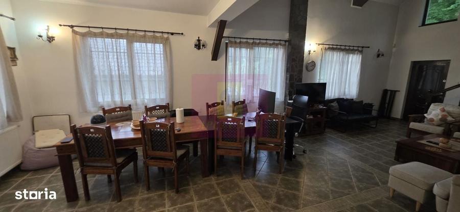 Casă cu 4 camere în Central