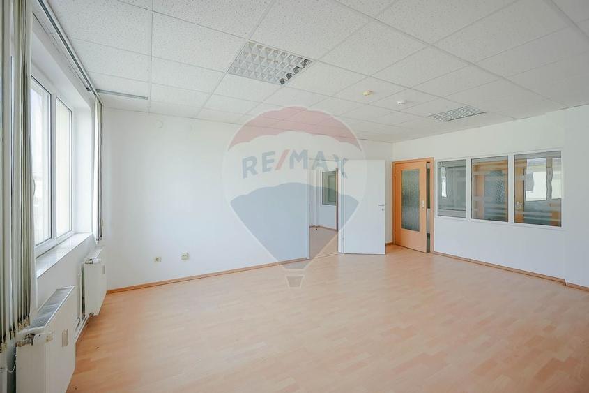 De vânzare Spațiu industrial de 10 129 mp Șoseaua Borșului - 27