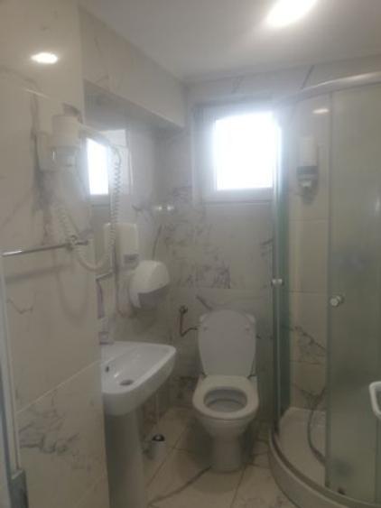 Hotel central 25 camere cu bai proprii! - 7