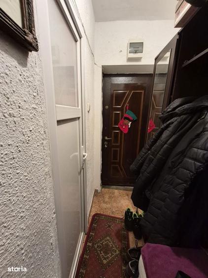 Apartament semidecomandat, et. 2/4, Valea Ro?ie -Pia?a, 63.000 Euro - 2