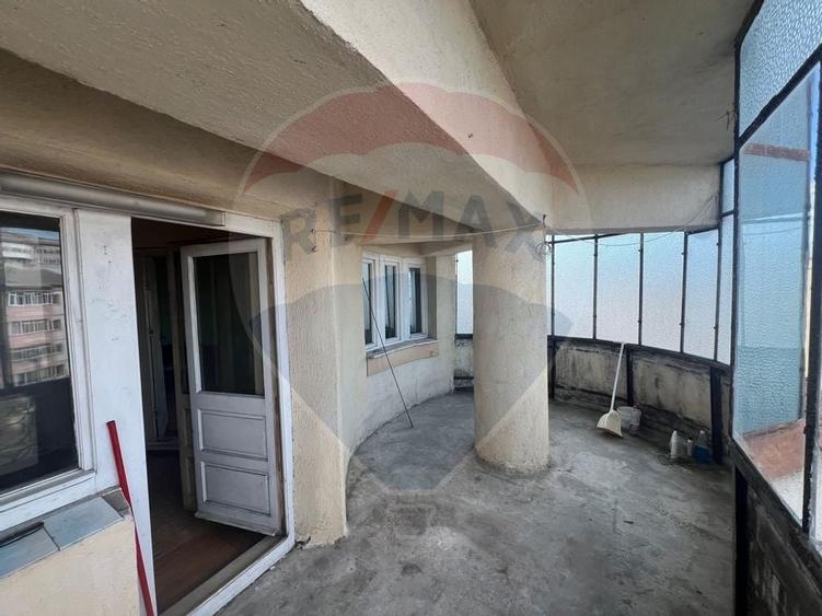 Apartament cu 4 camere de vanzare in zona Central - 2