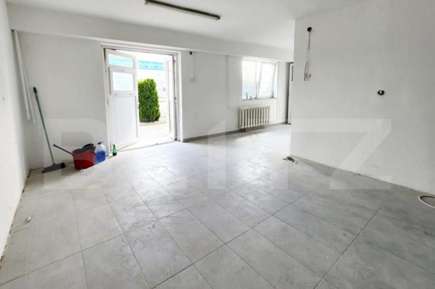 Spatiu comercial de inchiriat, 45 mp, vad bun, zona strazii - 2