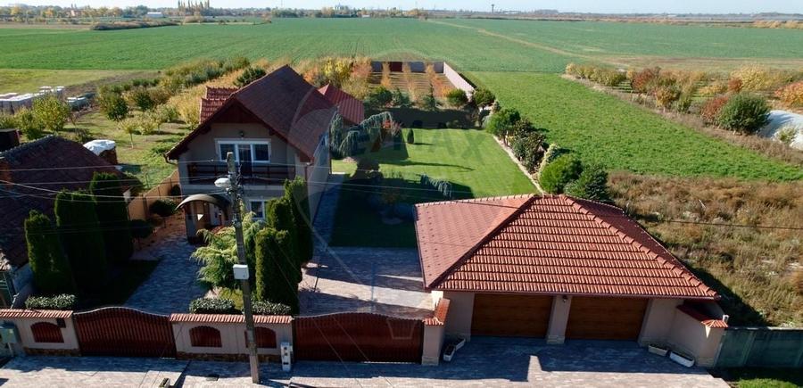 Casă impresionanta cu teren 2700mp garaj 2 masini si terasa-Madaras - 2