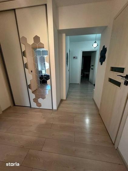Apartament cu 3 camere decomandat, mobilat în Berceni