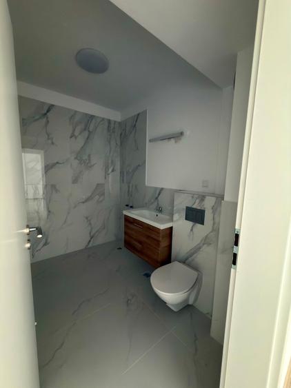 Apartament cu 3 camere semidecomandat în Florești