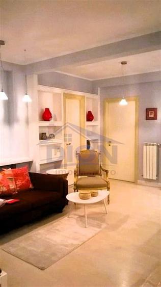 Apartament cu 3 camere decomandat, mobilat în Arcul de Triumf