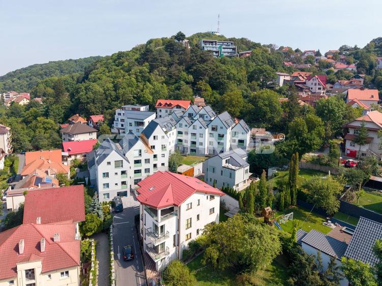 Apartament cu 3 camere decomandat, mobilat în Ultracentral