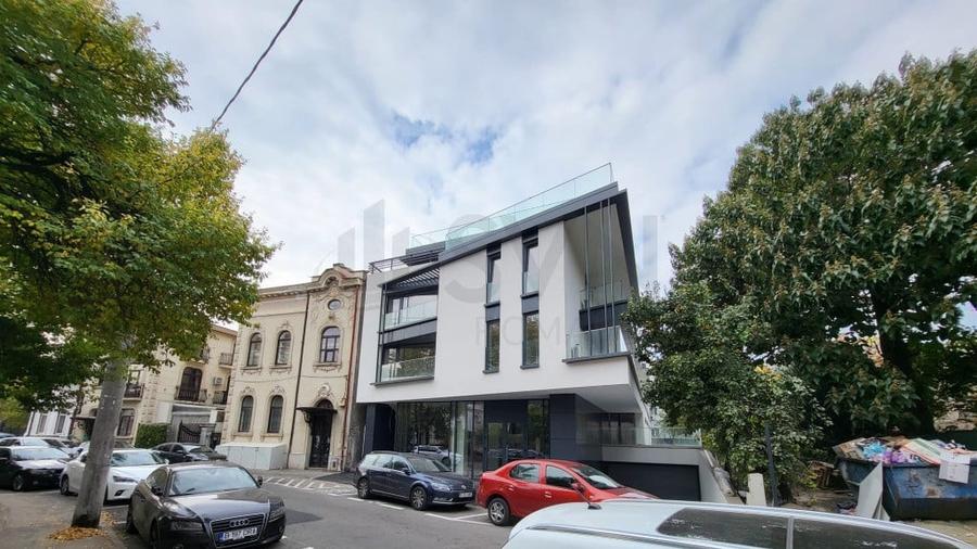 Apartament cu 5 camere decomandat în Parcul Carol