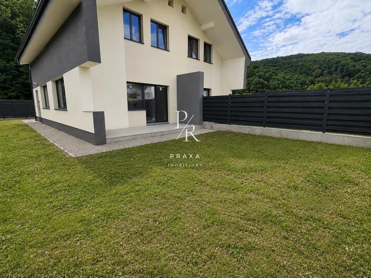 Duplex cu 4 camere cu Canalizare în Florești