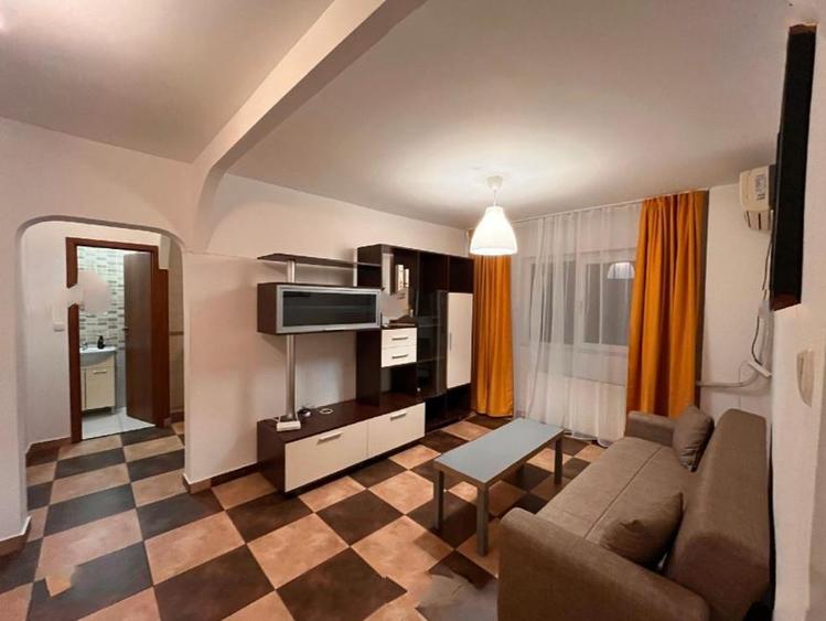 Apartament cu 3 camere decomandat, mobilat în Tineretului