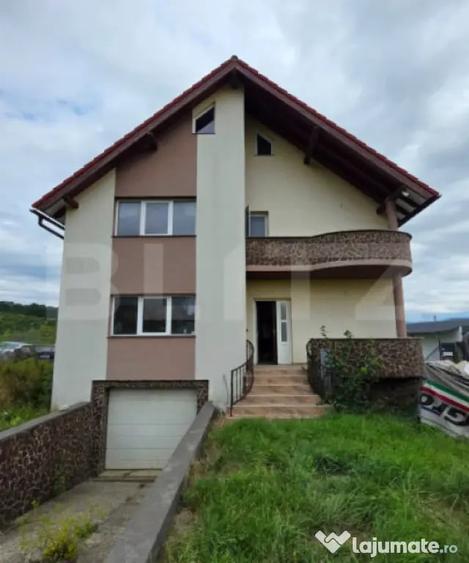 Casă cu 5 camere cu Teren 2700 Mp în Central