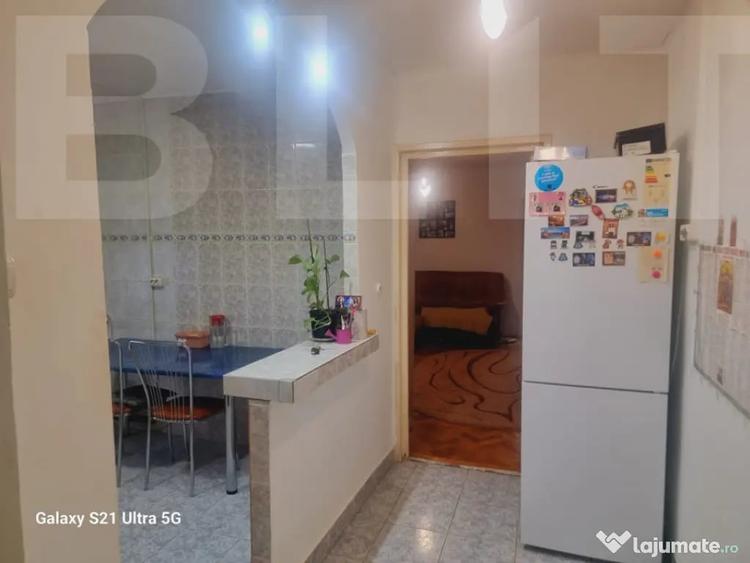 Apartament cu 3 camere semidecomandat în Central